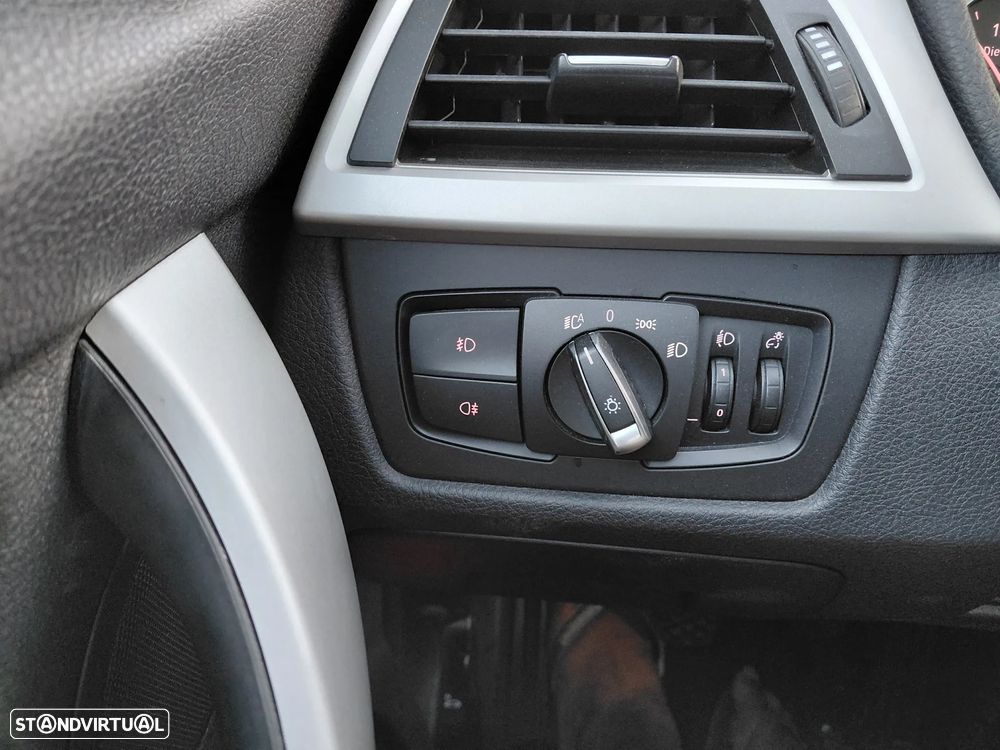 BMW 320 d EfficientDynamics Line Luxury - 18