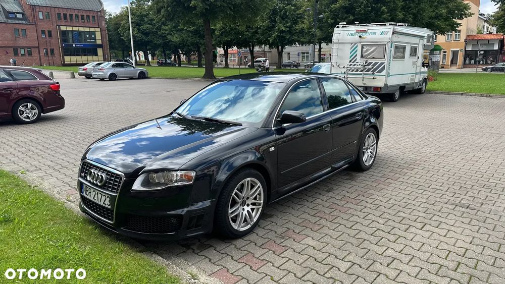 Audi A4 Limousine - 1