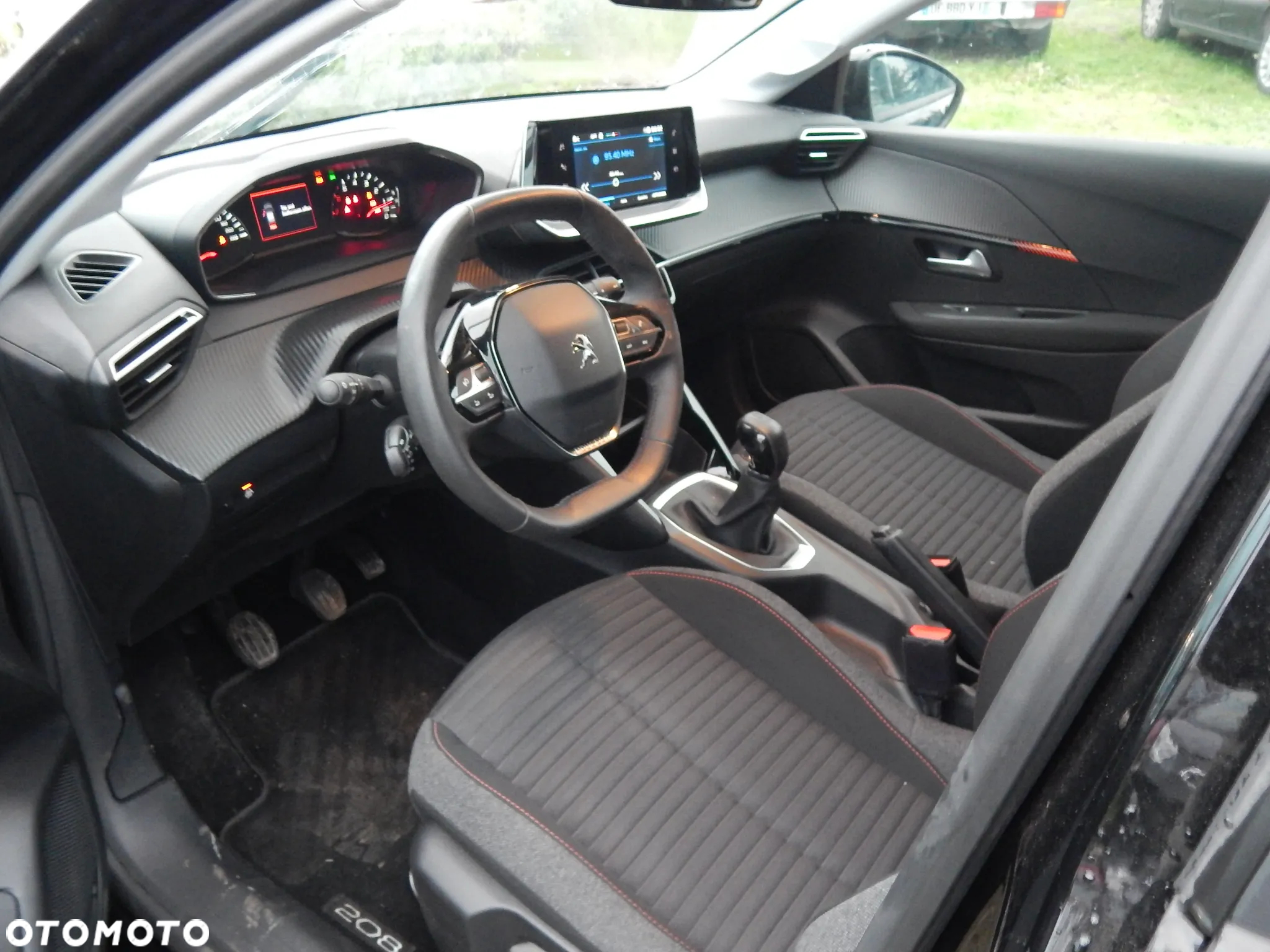 Peugeot 208 - 10