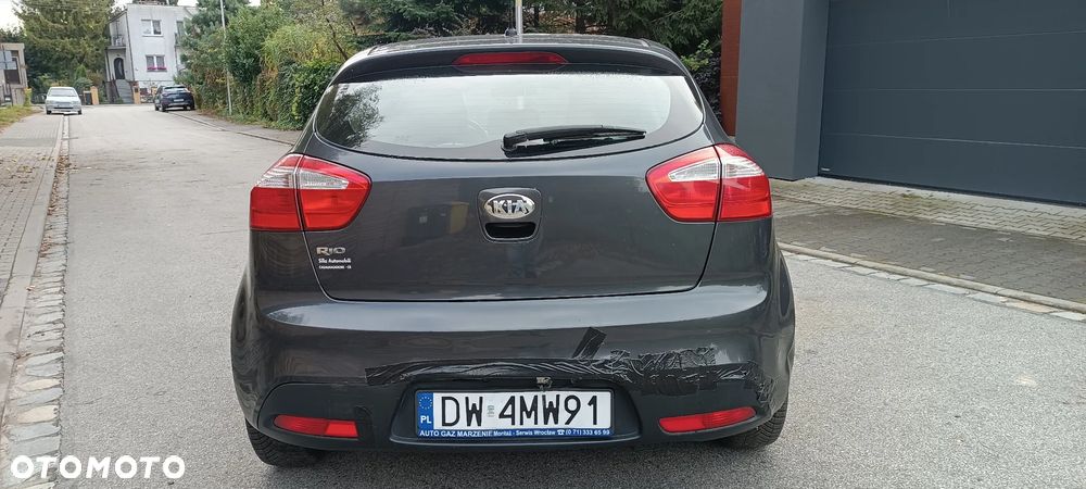 Kia Rio 1.2 L - 4