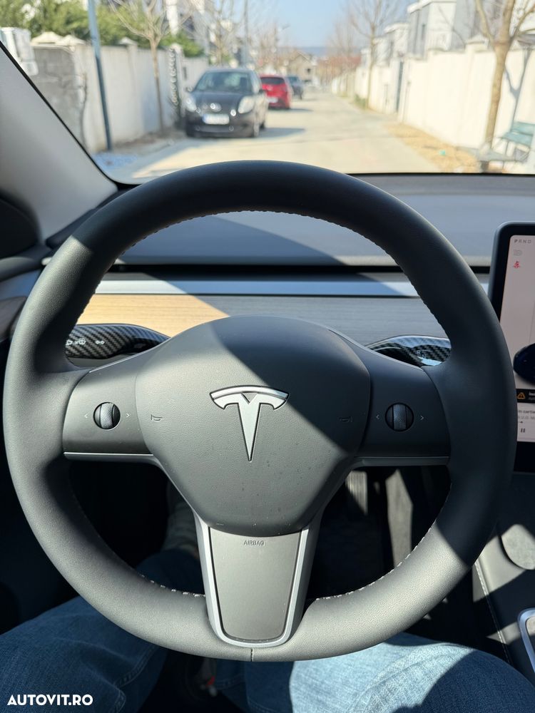 Tesla Model Y Long Range Dual Motor AWD - 6