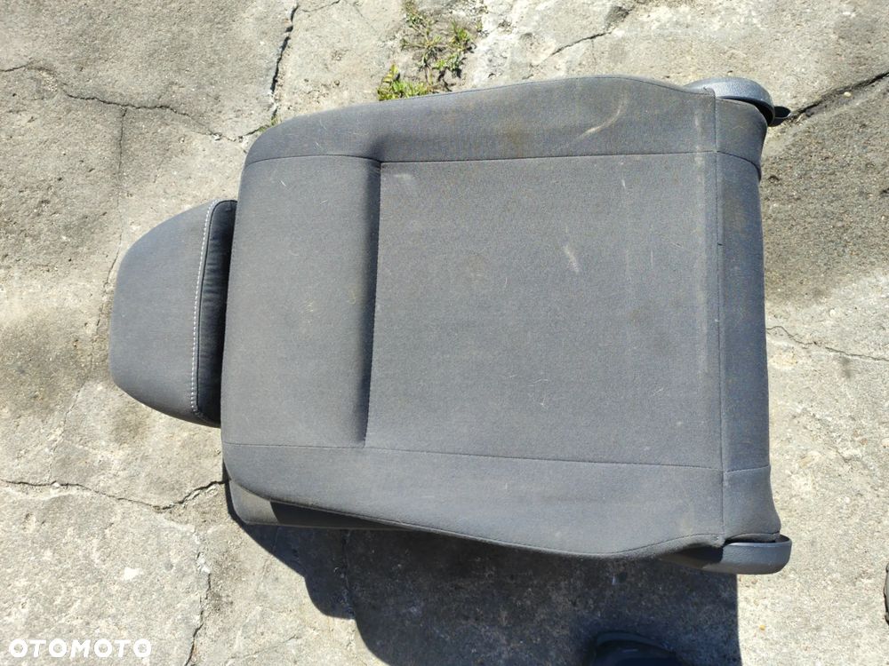 fotel przód x2 + fotel drugi rząd x3 + fotel trzeci rząd x2 plus mocowania boczki kpl. 7 osób do Vw Touran I 03-10r , komplet z foto - 13