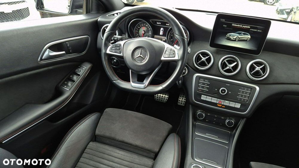 Mercedes-Benz CLA 200 7G-DCT AMG Line - 24