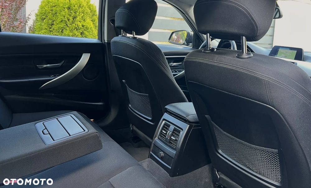 BMW Seria 3 318i Sport Line - 13