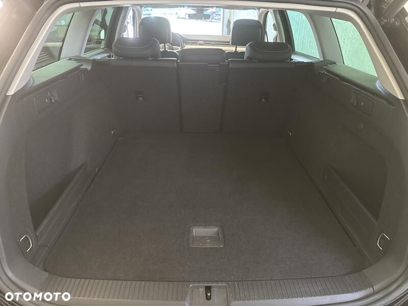 Volkswagen Passat - 25