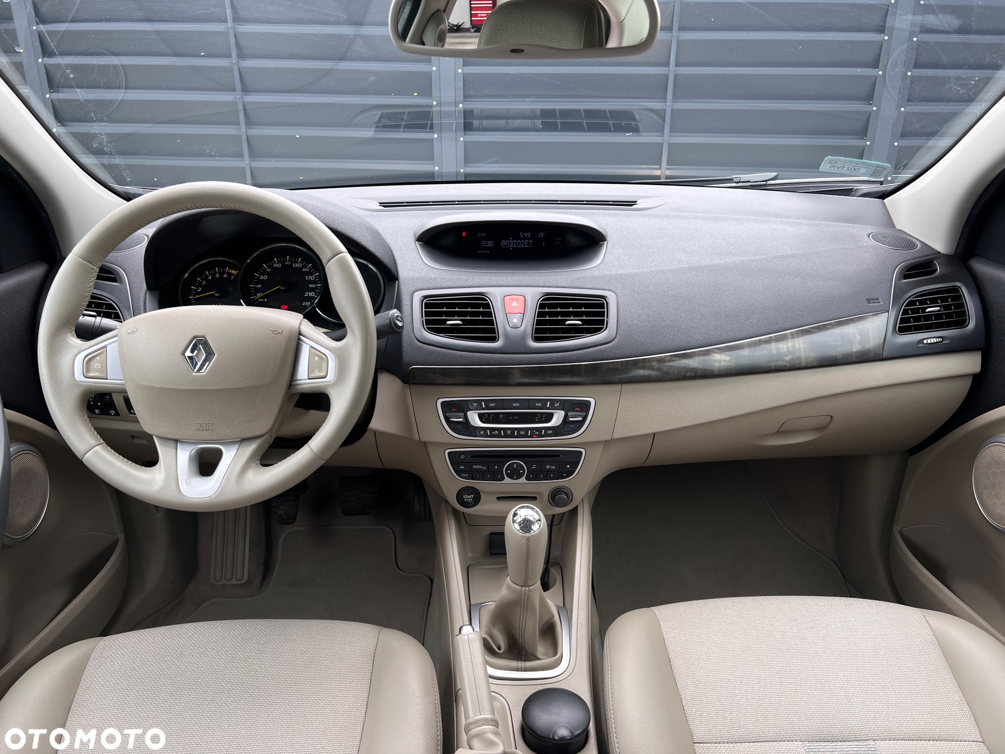 Renault Fluence 1.6 16V Privilege - 12