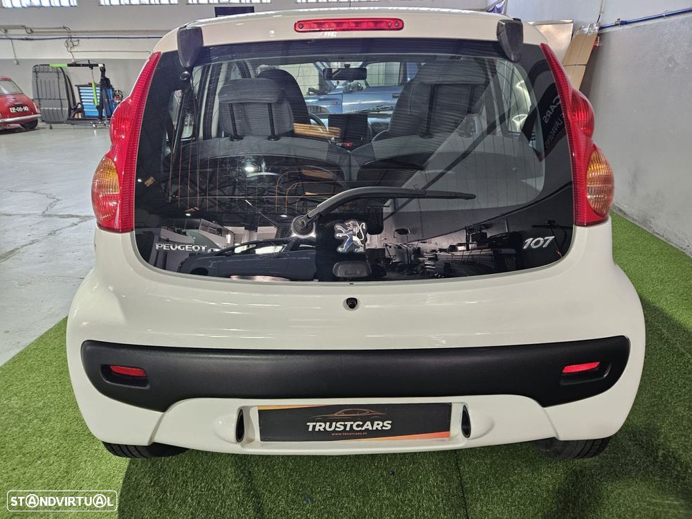 Peugeot 107 1.0 Trendy 2 Tronic - 2