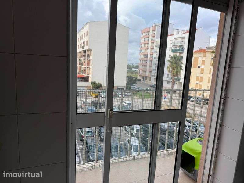 Apartamento T2 com Varanda Carregado - Grande imagem: 3/9