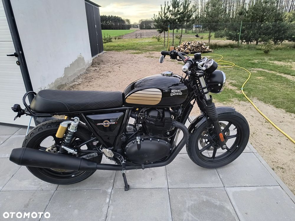 Royal Enfield Interceptor - 1