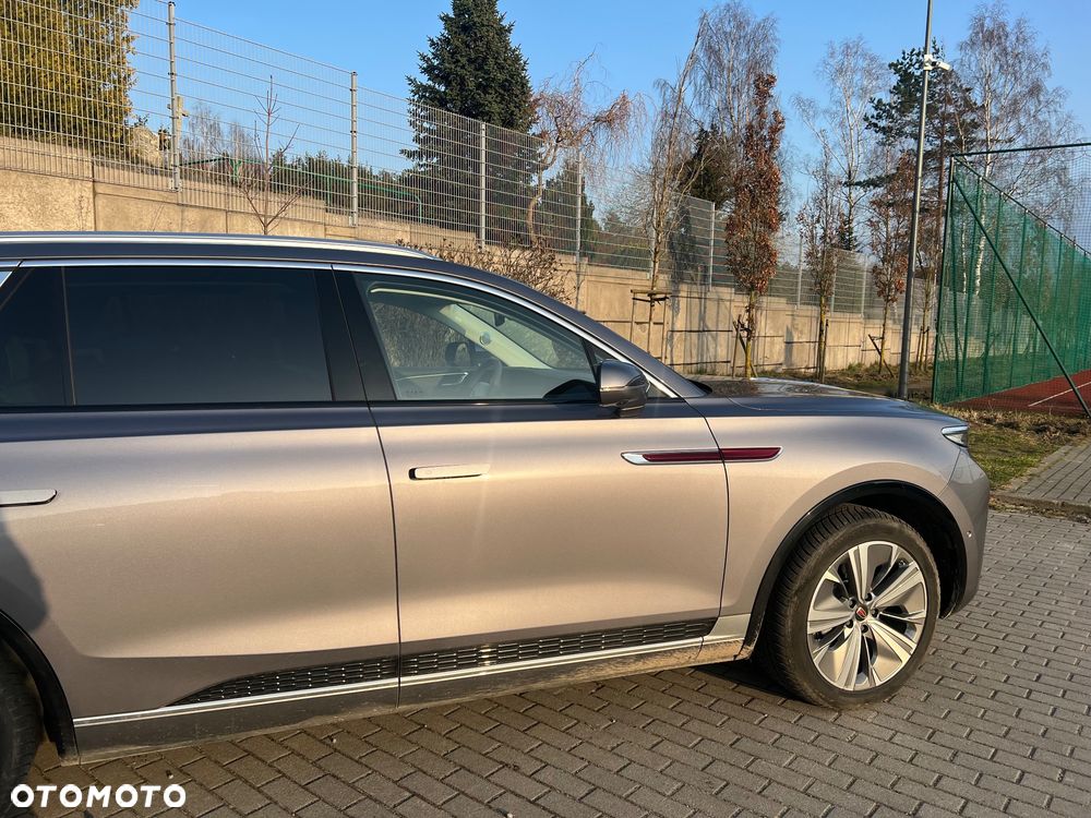 Hongqi E-HS9 - 4