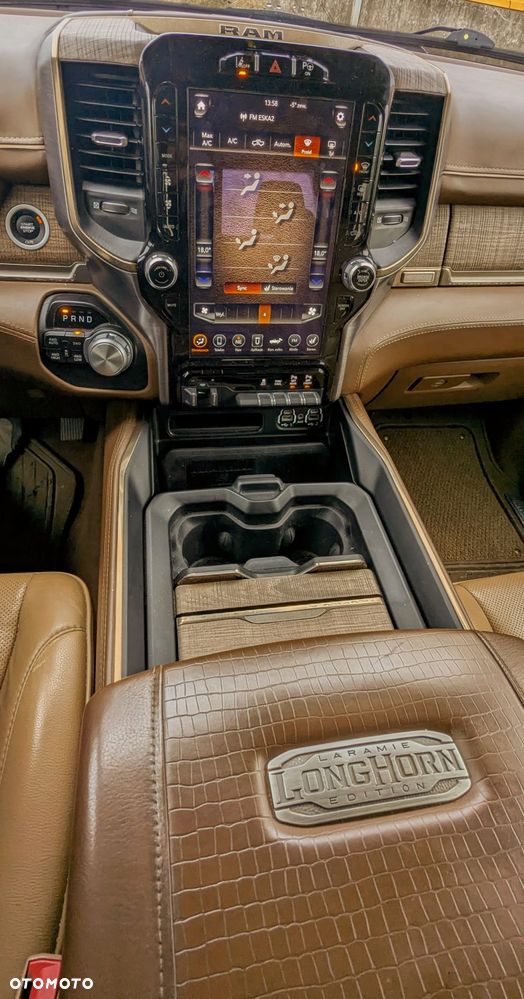 RAM 1500 Crew Cab Laramie - 2