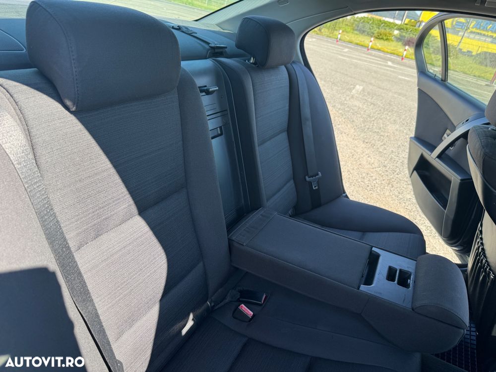 BMW Seria 5 520d Touring - 9