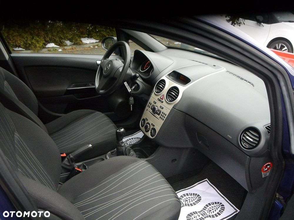 Opel Corsa 1.4 16V Cosmo - 22