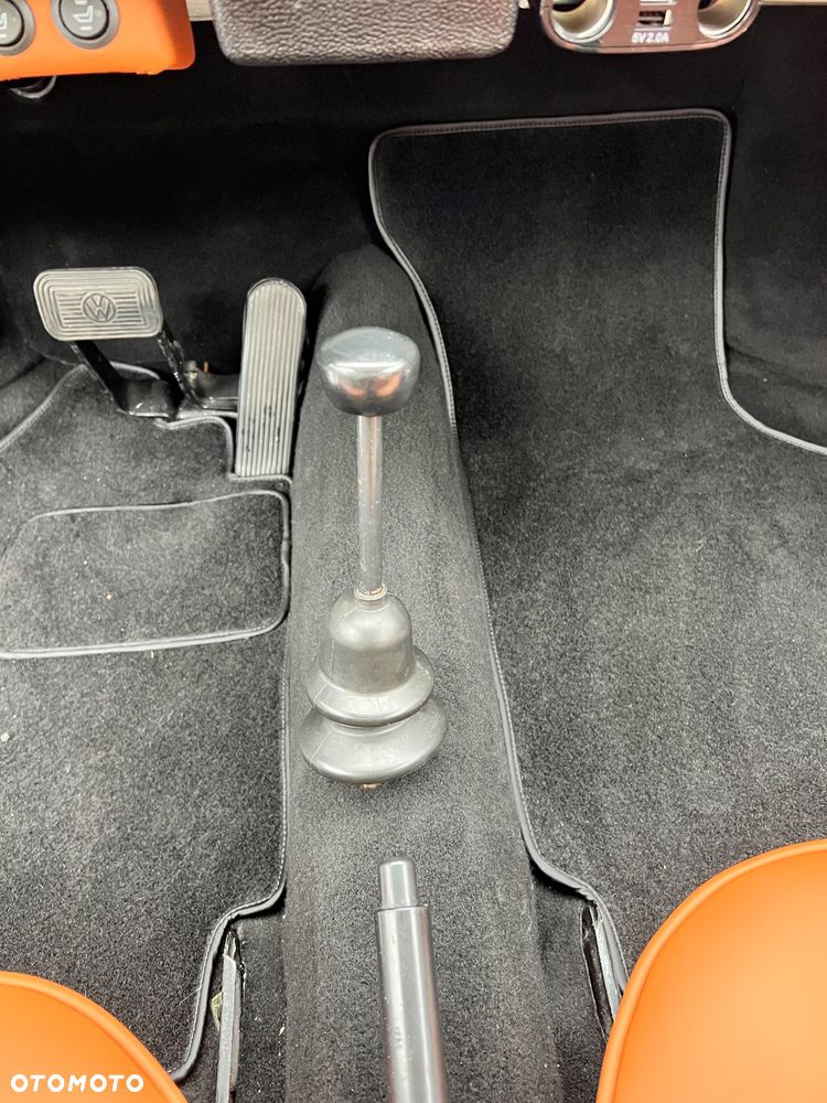 Volkswagen Karmann Ghia - 16