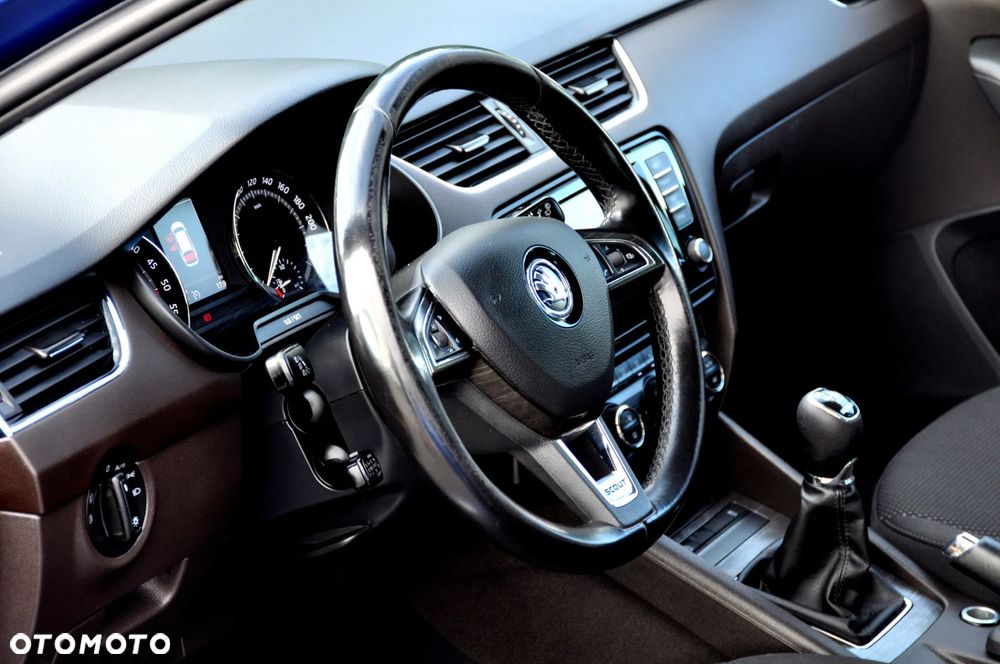 Skoda Octavia Combi 2.0 TDI 4x4 Scout - 22