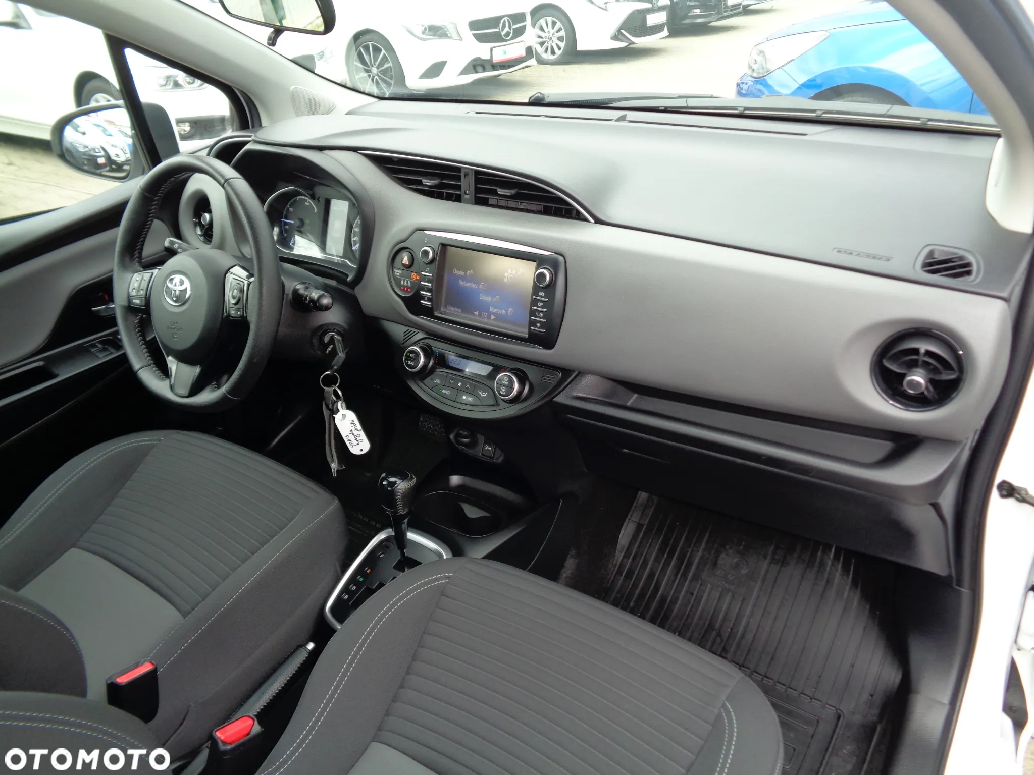 Toyota Yaris Hybrid 100 Premium - 24