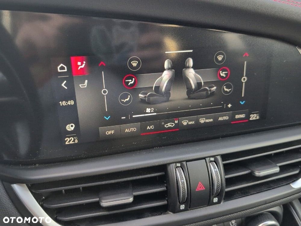 Alfa Romeo Giulia 2.0 Turbo 16V AT8-Q4 Ti - 30