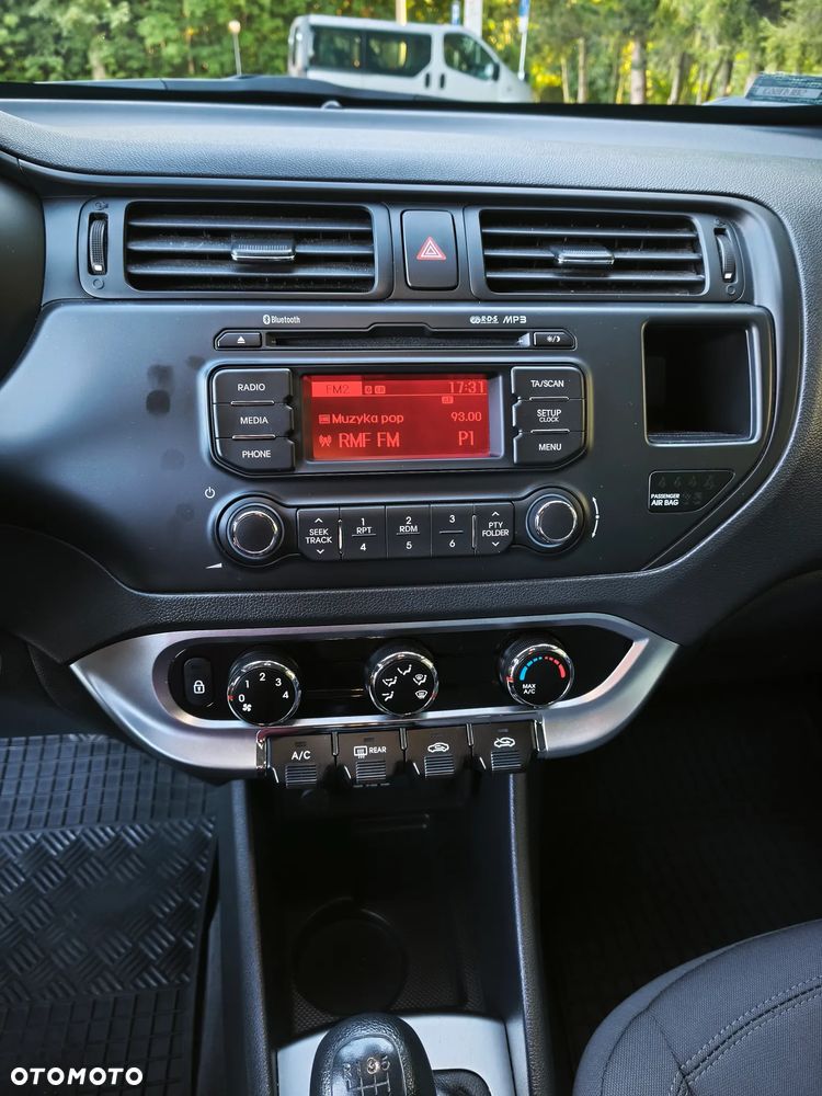 Kia Rio 1.4 L - 11