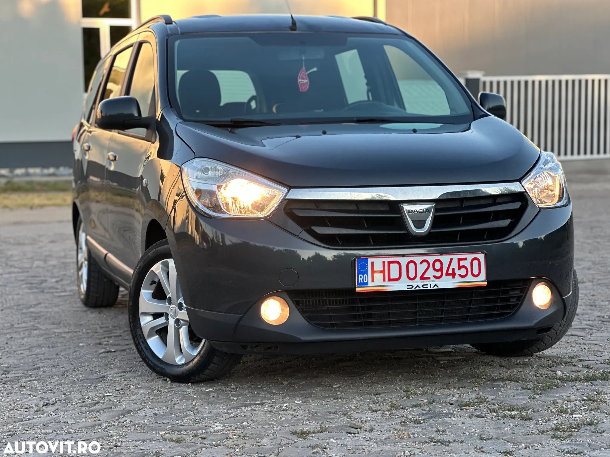 Dacia Lodgy 1.5 dCi 90 CP Laureate - 2