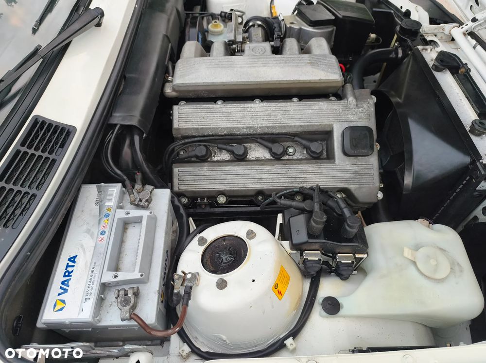 BMW Seria 3 318is - 23