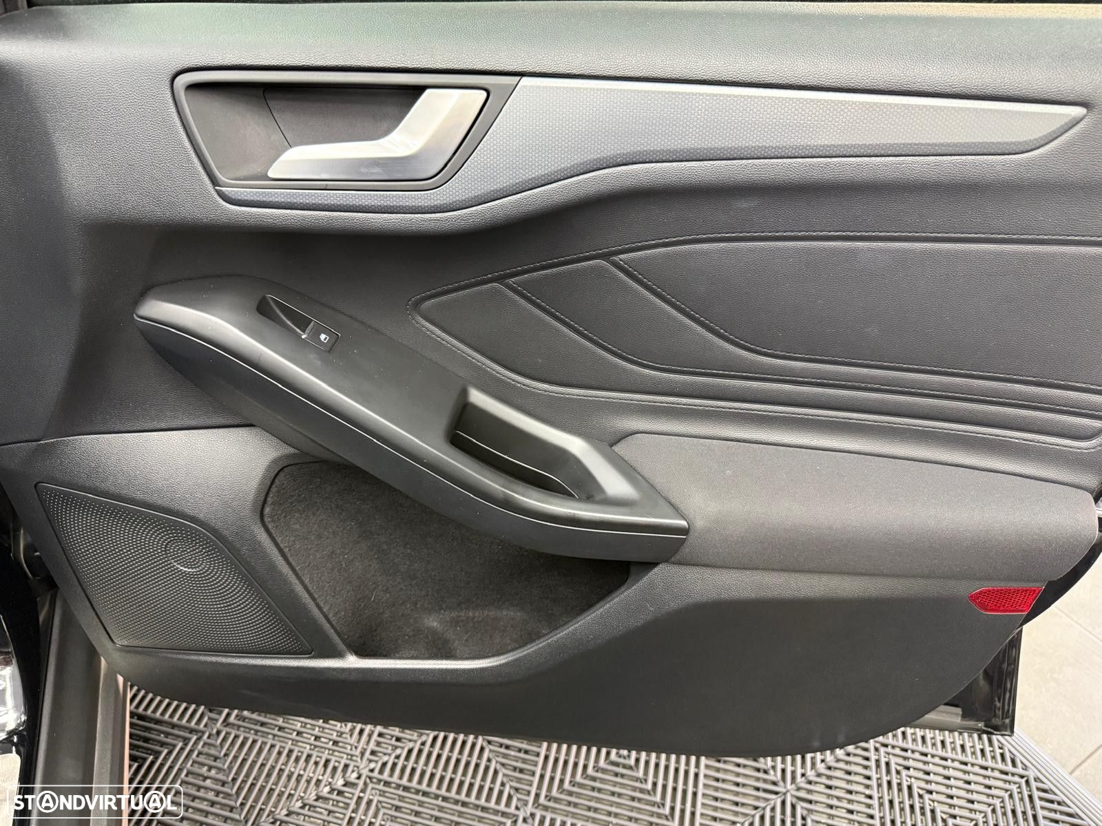 Ford Focus 1.0 EcoBoost Titanium - 33