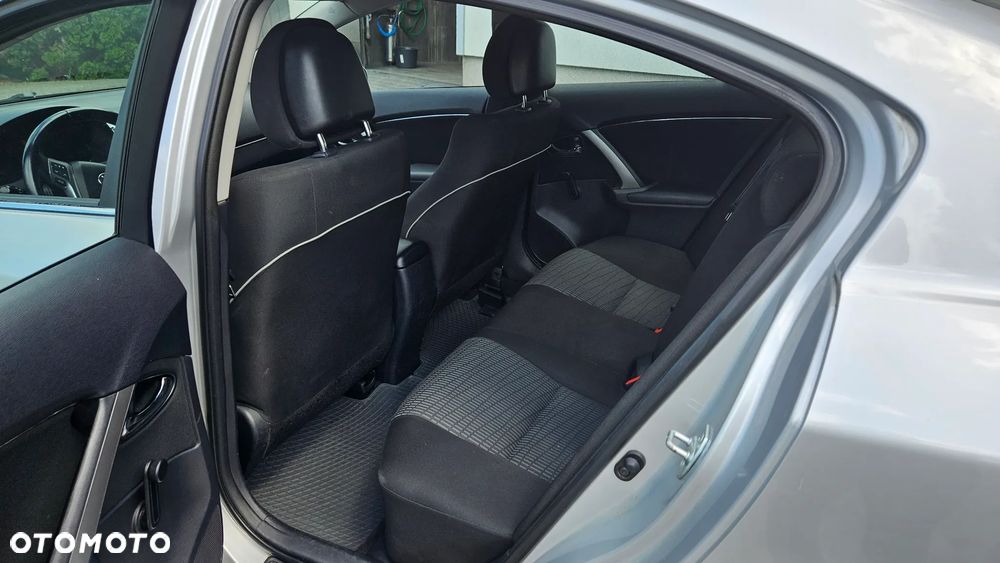 Toyota Avensis 2.0 D-4D Luna - 6