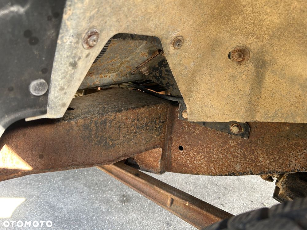 Land Rover Defender - 6