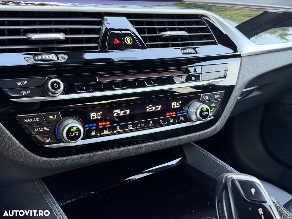 BMW Seria 5 520i Aut. Luxury Line - 22