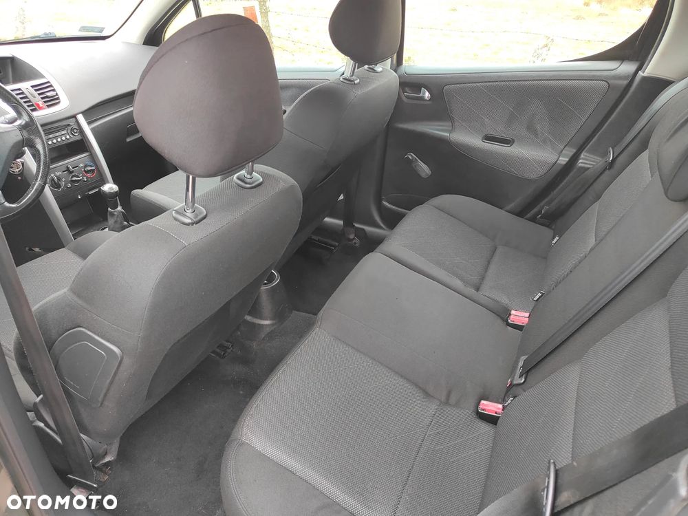 Peugeot 207 1.6 - 11
