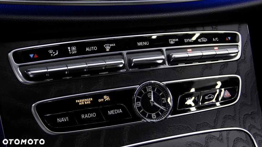 Mercedes-Benz Klasa E 220 d 4-Matic AMG - 27