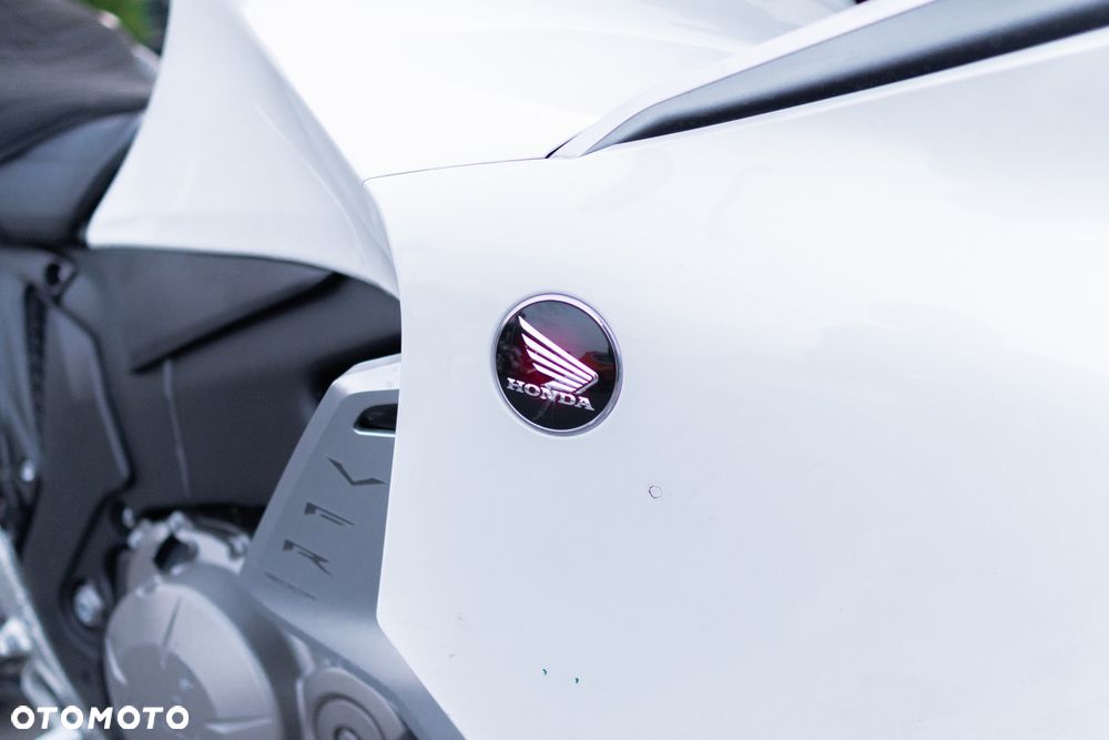 Honda VFR - 14