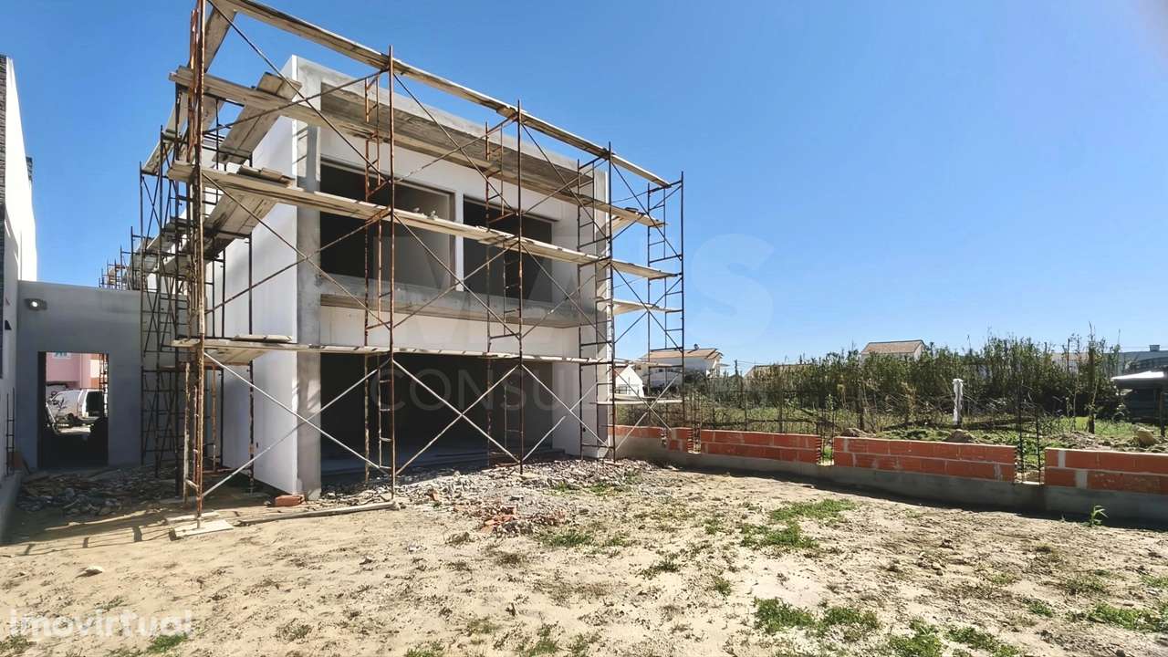 Moradia T4 c/ 1 Master Suite + 2 Suites, Jardim & Parqueamento ! - Grande imagem: 4/37