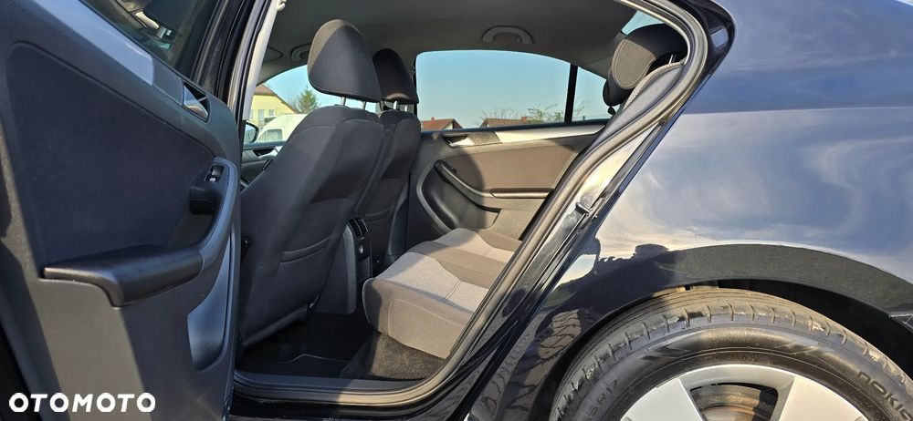Volkswagen Jetta - 23
