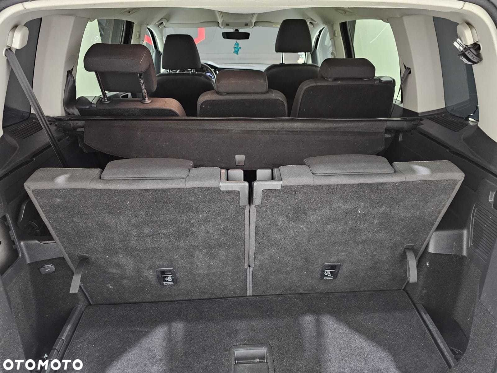 Volkswagen Touran - 17