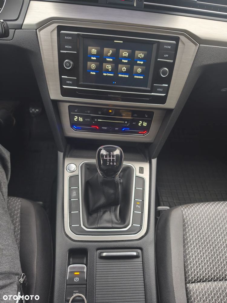 Volkswagen Passat - 20