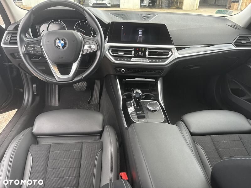 BMW Seria 3 320i Sport Line - 21