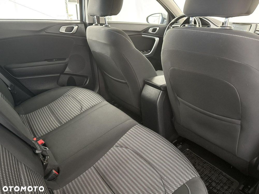 Kia Ceed - 24