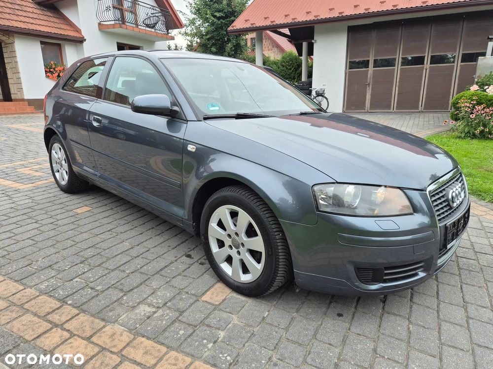 Audi A3 3-drzwiowe 1.6 Attraction - 1