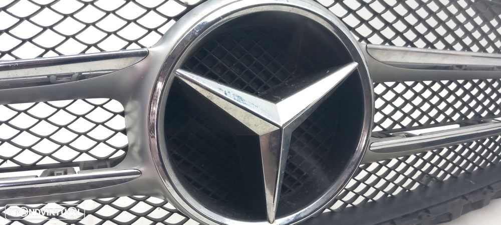 Grelha frente MERCEDES-BENZ Classe C (W205) - 2