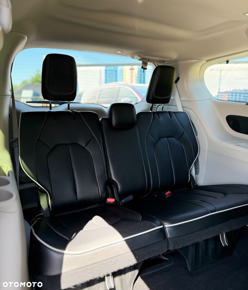 Chrysler Pacifica - 27