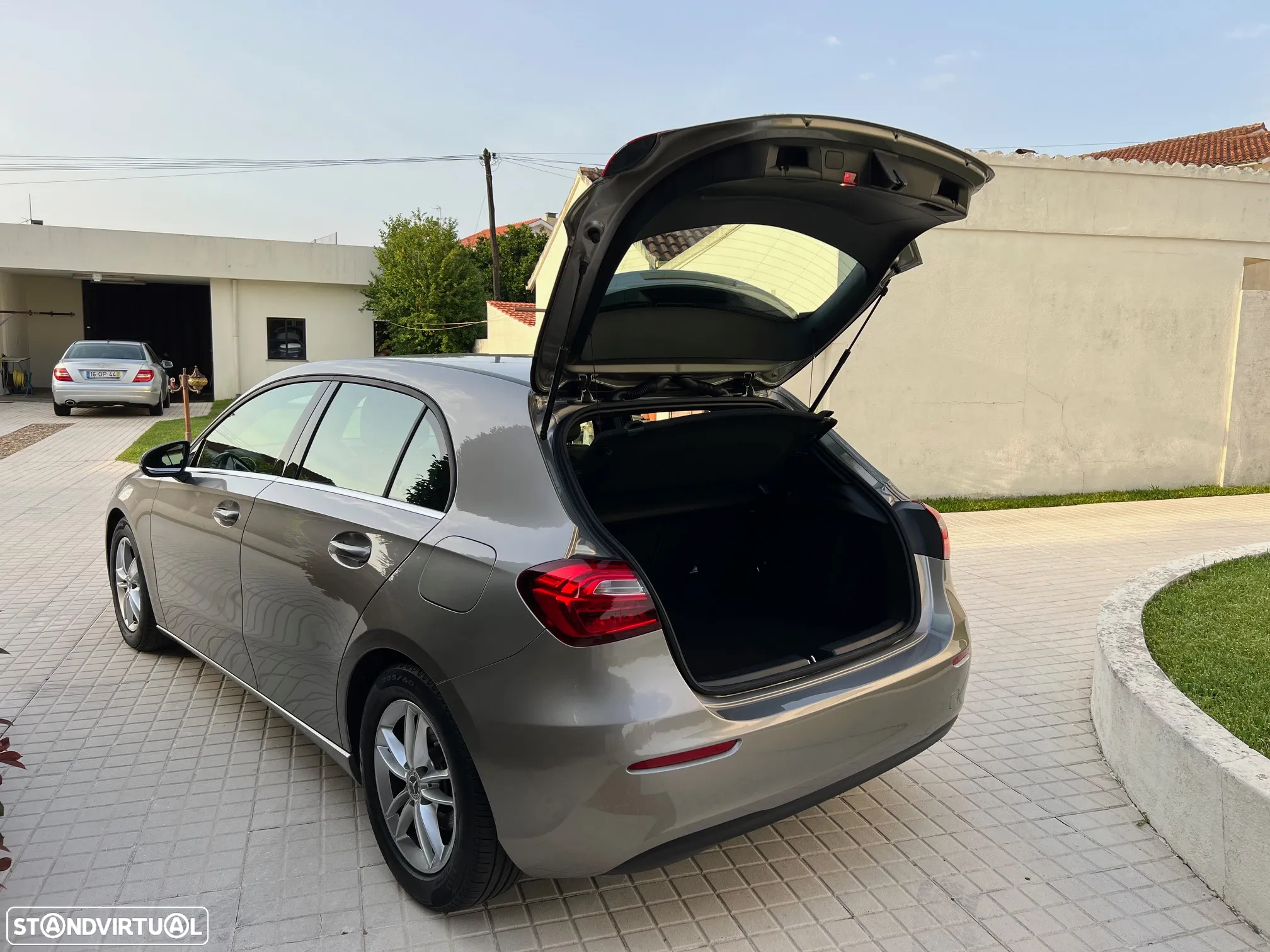 Mercedes-Benz A 180 d Style Plus Aut. - 37