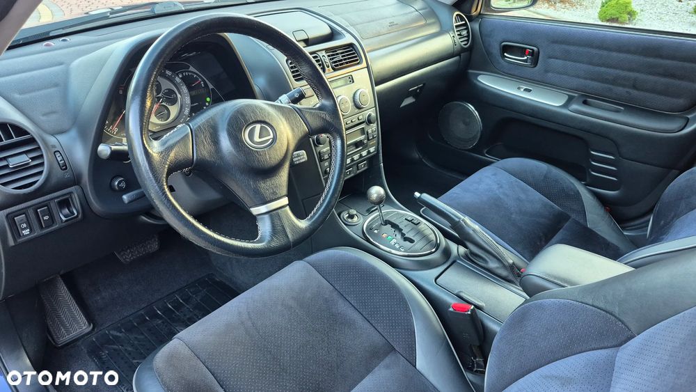 Lexus IS 200 Prestige - 8