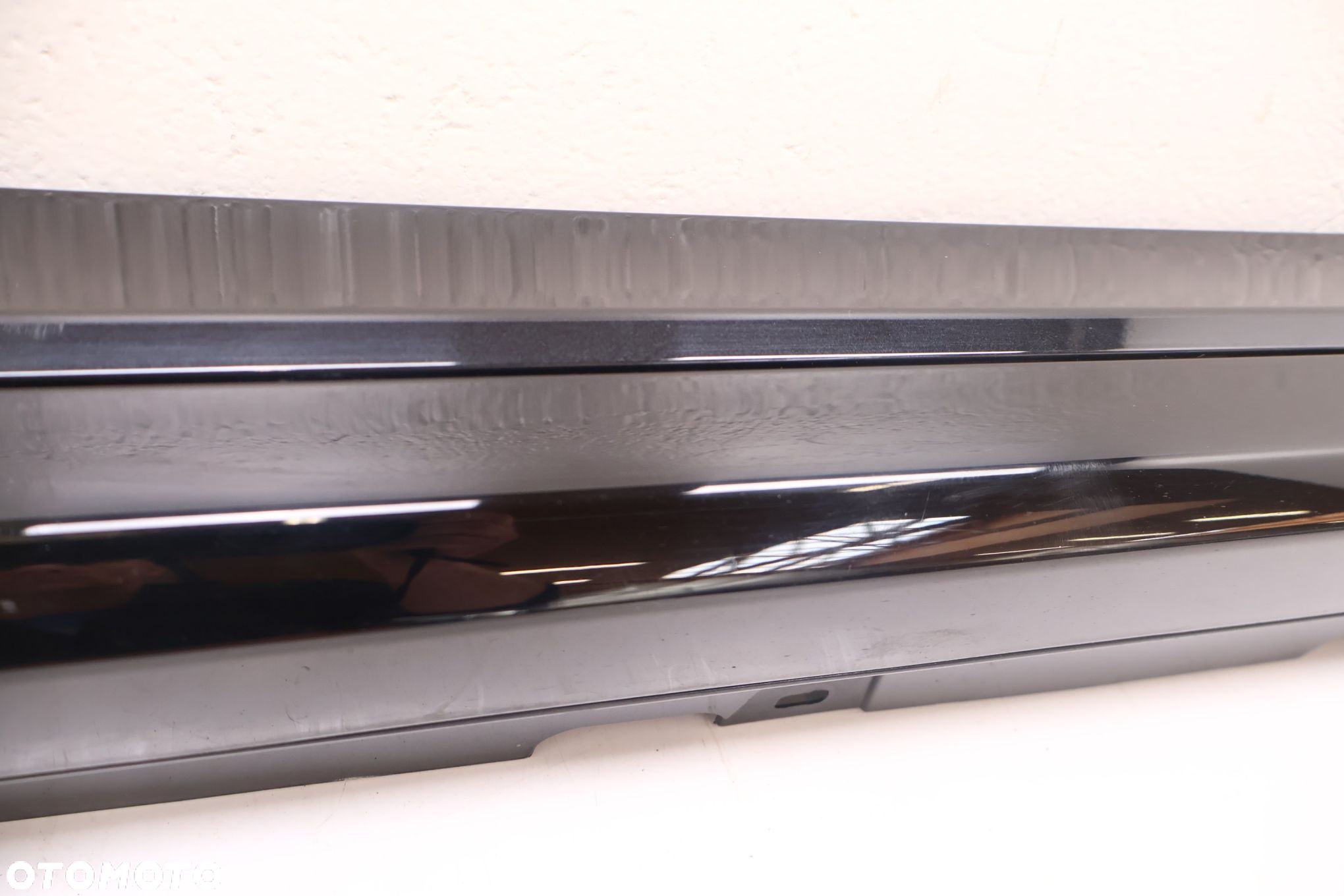 MASERATI GRECALE GT  LISTWA PROGOWA PRAWA 670167153, 670195181 - 4