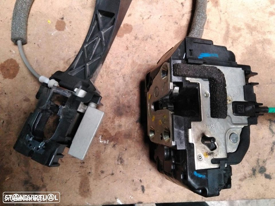 NISSAN QASHQAI J10 FECHADURA TRAS ESQ - 2