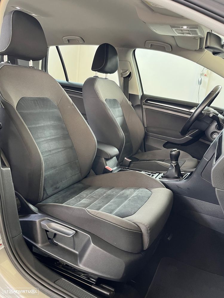 VW Golf 1.6 TDi DPF Highline - 9