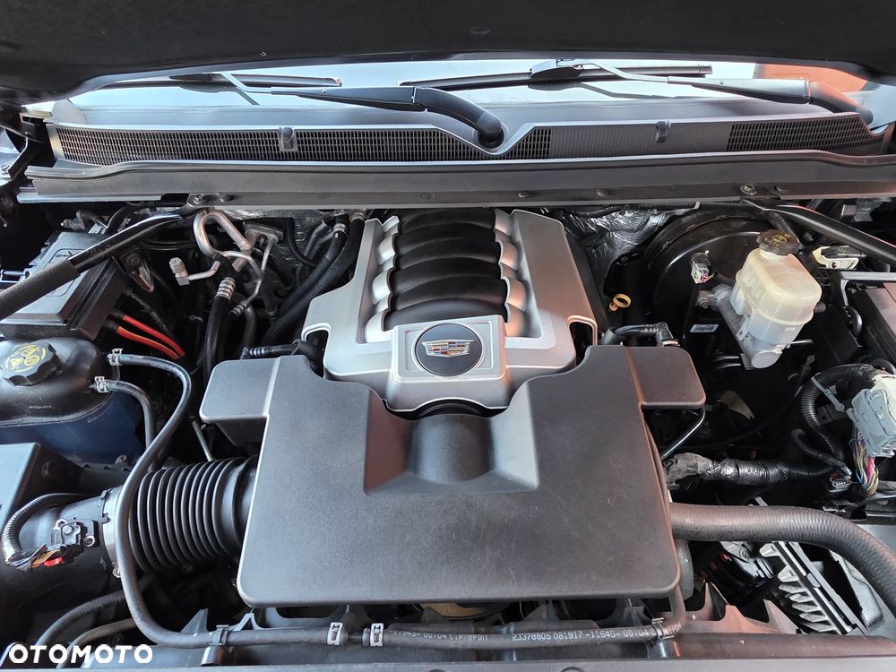 Cadillac Escalade ESV 6.2 V8 AWD AT Premium - 39