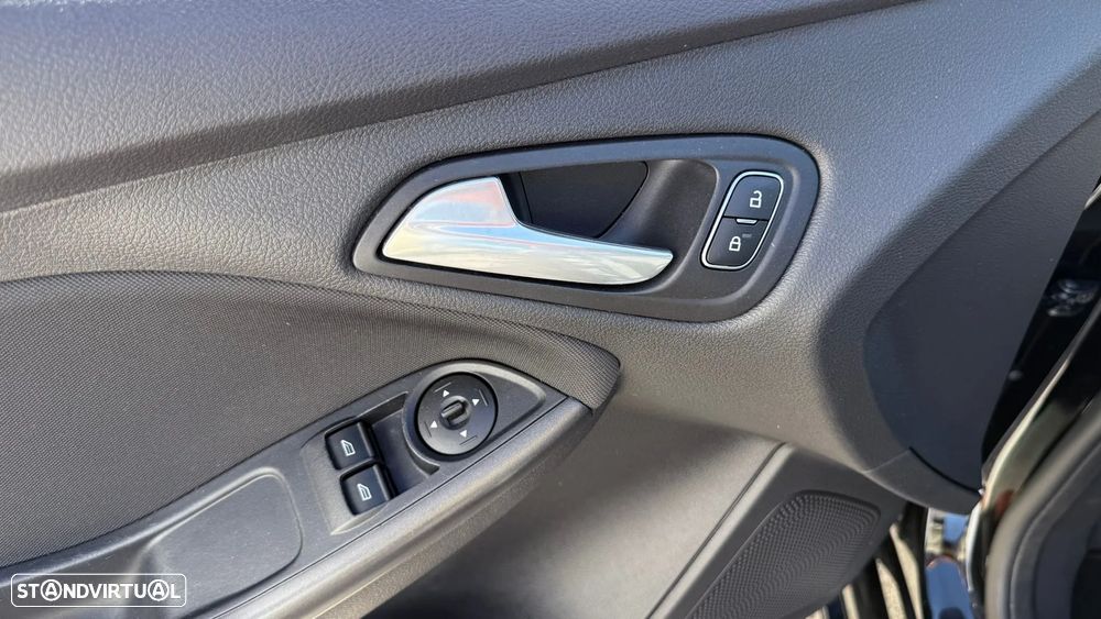 Ford Focus 1.0 EcoBoost S&S COOL&CONNECT DESIGN - 10