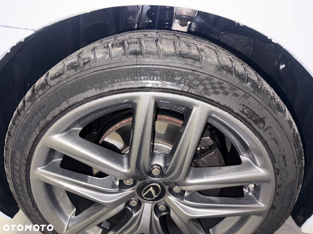 Lexus IS 300h F Sport - 40