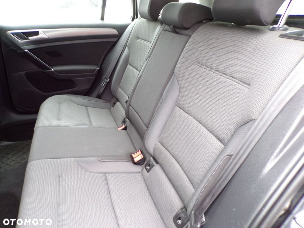 Volkswagen Golf - 37
