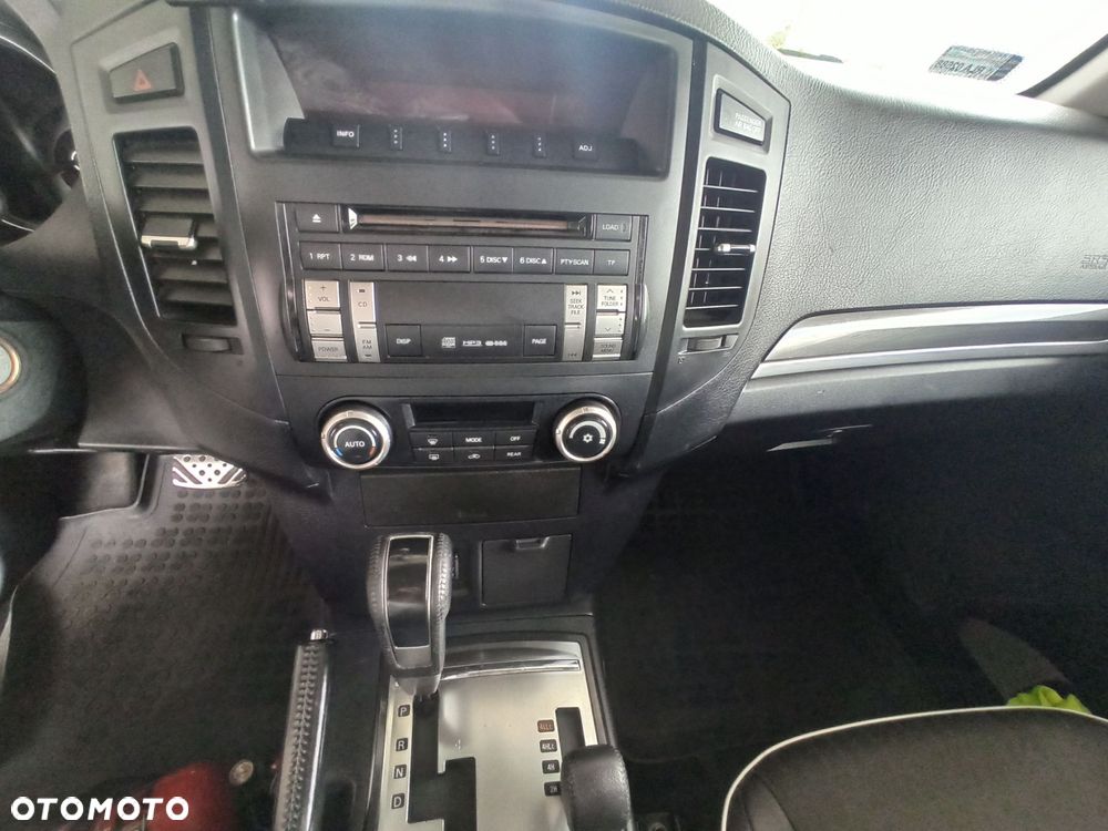 Mitsubishi Pajero - 15